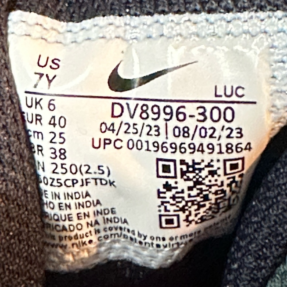 NEW Nike Team Hustle Mid Top Casual Sneaker - Big Kid 7Y (Womens 8.5) - Picture 9 of 10